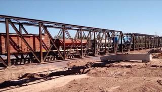 Probaron el puente ferroviario que destruyó el río Colorado