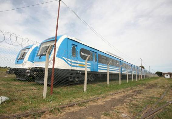 Firman convenio con empresa italiana para mejorar los trenes