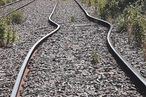 Por el intenso calor, se dilataron las vías del tren Sarmiento