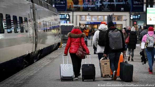 La mayoría de los pasajeros que llegan a la capital finlandesa son rusos que viven, trabajan o estudian en Europa.