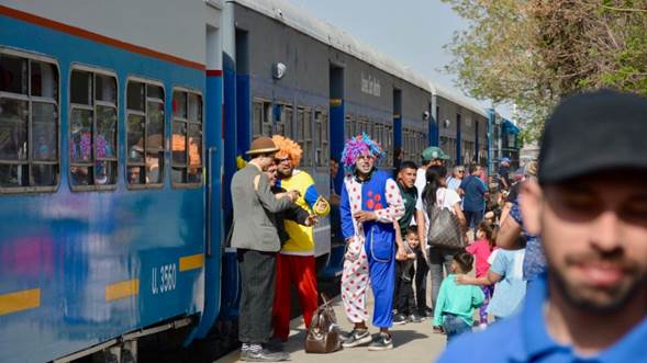 Muchos artistas acompañaron a los niños palmirenses en la fiesta ferroviaria.