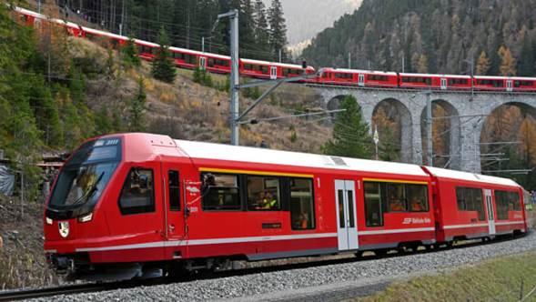 El tren descendió casi 800 metros en su descenso de las montañas.