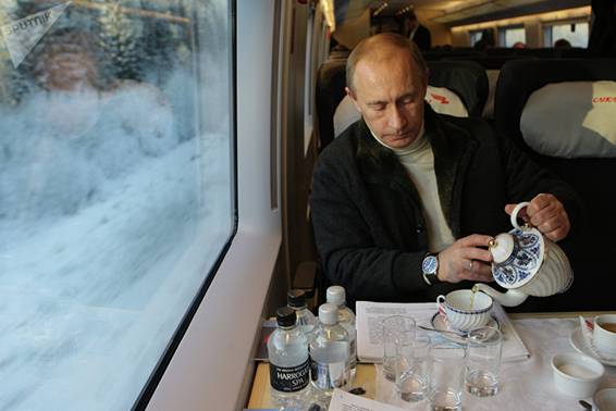 Vladímir Putin, presidente de Rusia, viajando en Sapsan