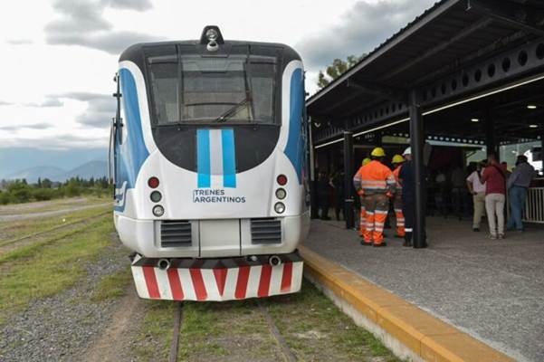 Buscan avales para el regreso del tren de pasajeros entre Tucumán y Güemes