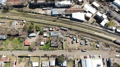 Sobre la derecha del terreno, se instalaron personas que tienen casas en la otra punta del asentamiento. Pero encontraron lugares más amplios y allí se ubicaron (Thomas Khazki)