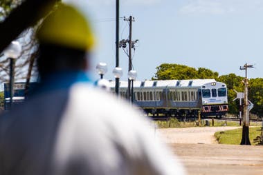 El tren llegó a las 10.47 con 98 pasajeros desde la estación de Constitución en la ciudad de Buenos Aires.