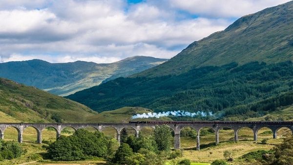 El viaje de cerca de dos horas entre Fort William y Mallaig atraviesa la zona occidental de las llamadas Tierras Altas de Escocia.