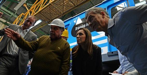 http://enelsubte.com/wp-content/uploads/2016/09/macri-llavallol-700x357.jpg