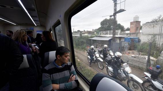 Inauguración. Operativo de seguridad desplegado ayer durante parte del trayecto. (Pedro Castillo)