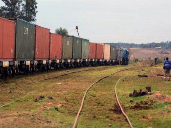 Aprestos. El tren transportará arroz y luego otras cargas por territorio argentino.