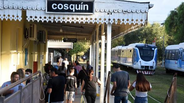 Desde el ao pasado el tren une la ciudad de Crdoba con Valle Hermoso recuperando as una buena parte de su recorrido original Foto Irma Montiel