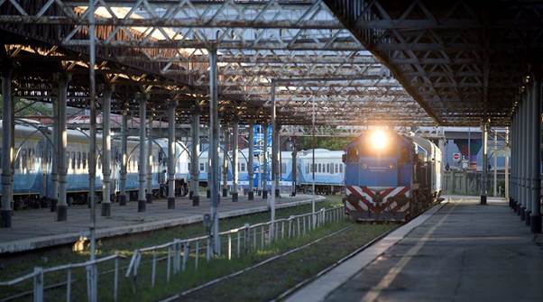 Una de las opciones más económicas de viajar es en tren. (Facundo Luque)